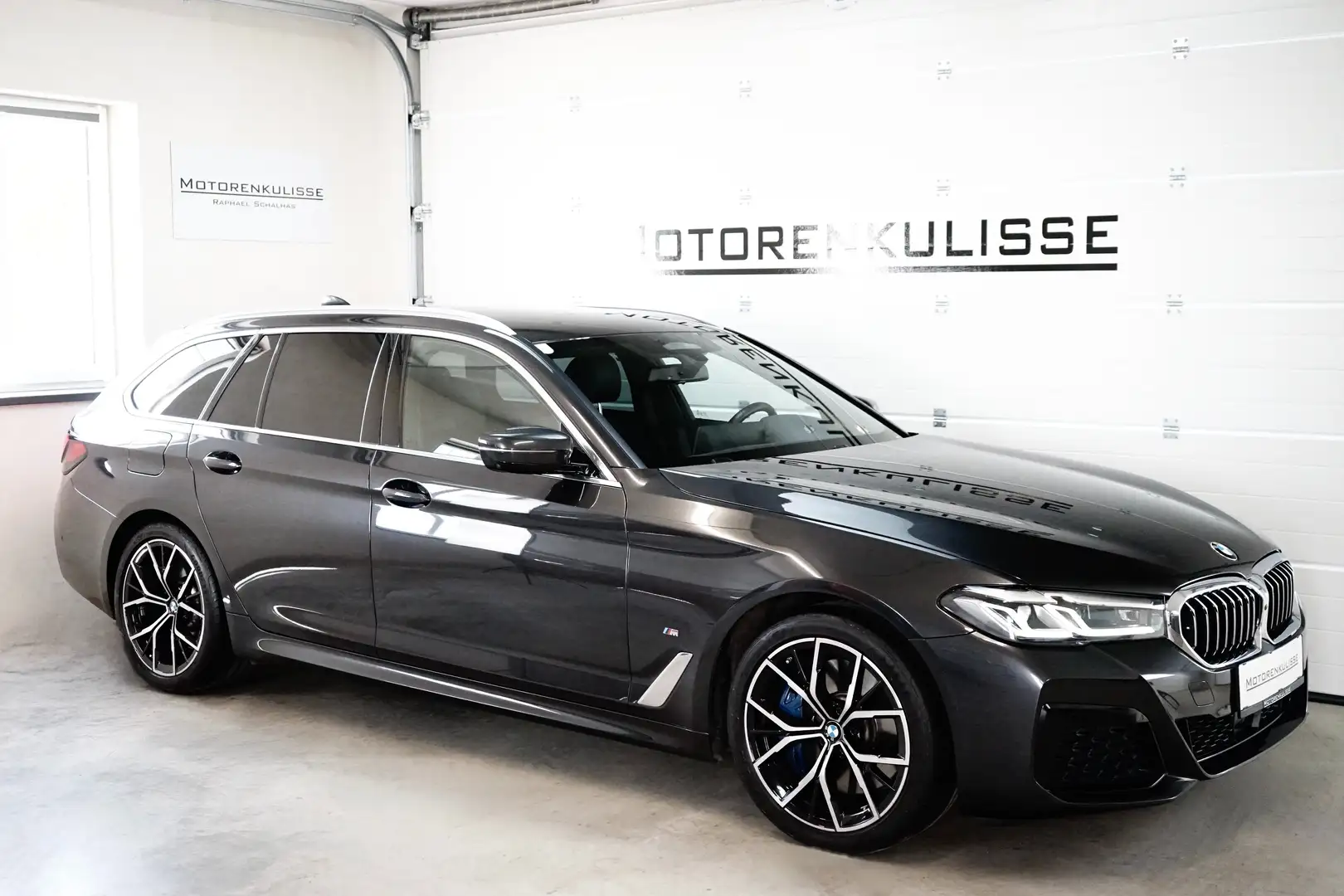 BMW 530 d Touring xDrive M Sport Aut - HeadUp - AHK - 360 Grau - 1