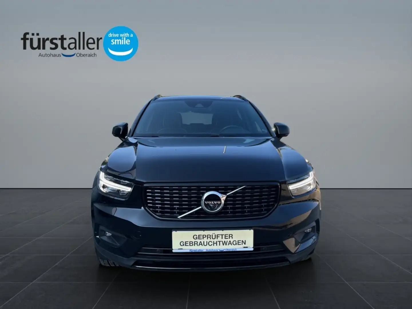 Volvo XC40 D4 R-Design AWD Geartronic Schwarz - 2
