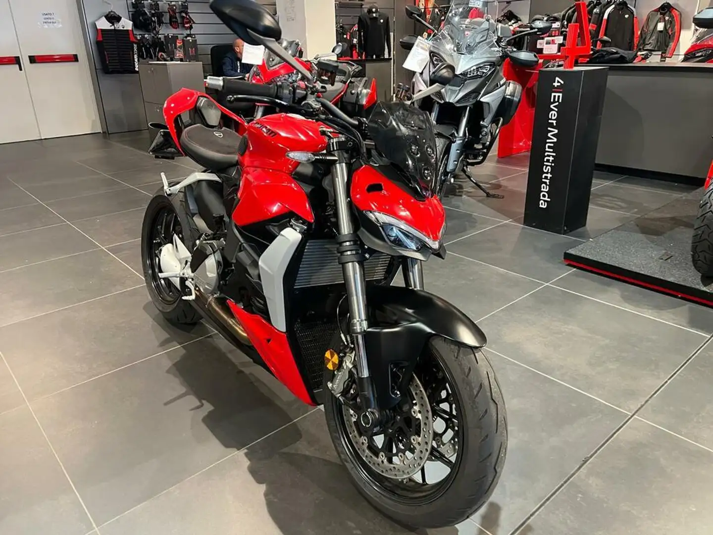 Ducati Streetfighter V2 Red - 2