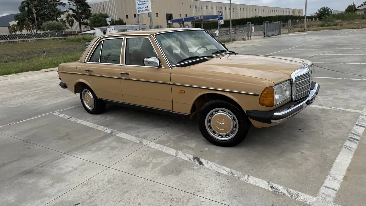 Mercedes-Benz 200, foto 2