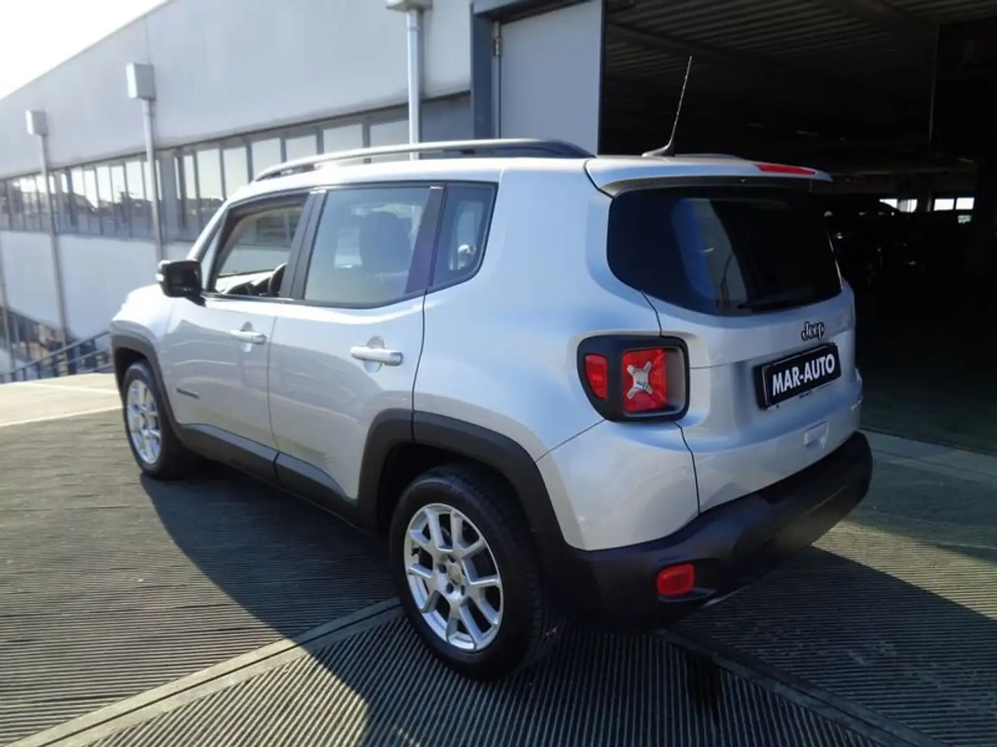 Jeep Renegade 1.0 T3 Limited Gümüş rengi - 2