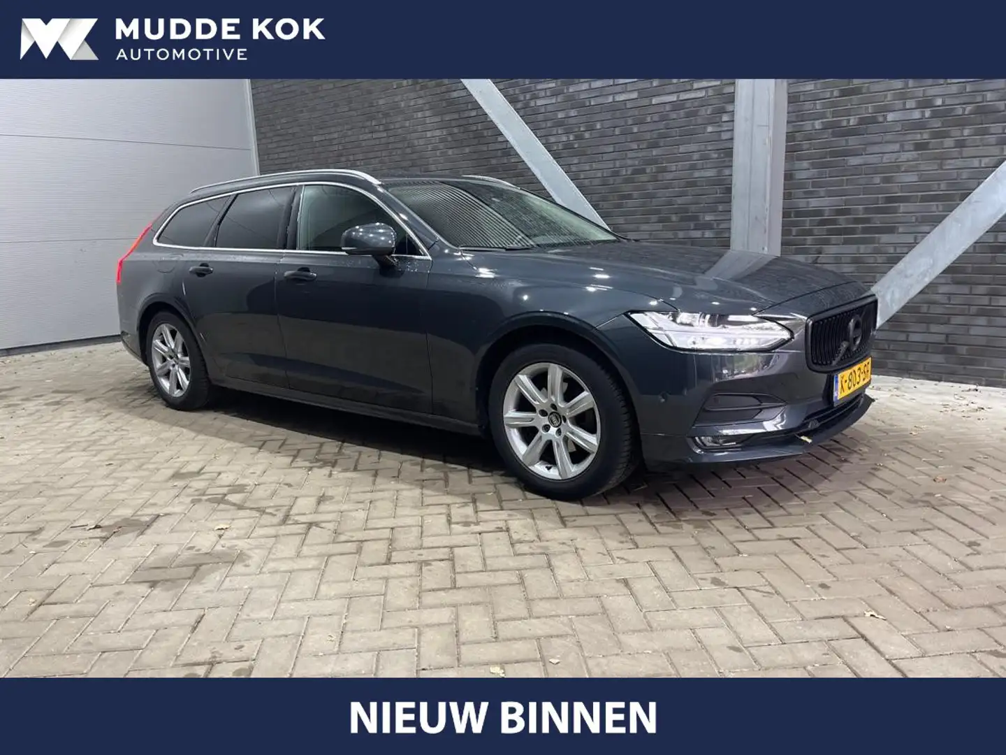 Volvo V90 D3 Momentum | ACC | BLIS | Camera | Leder | Stoelv Grijs - 1