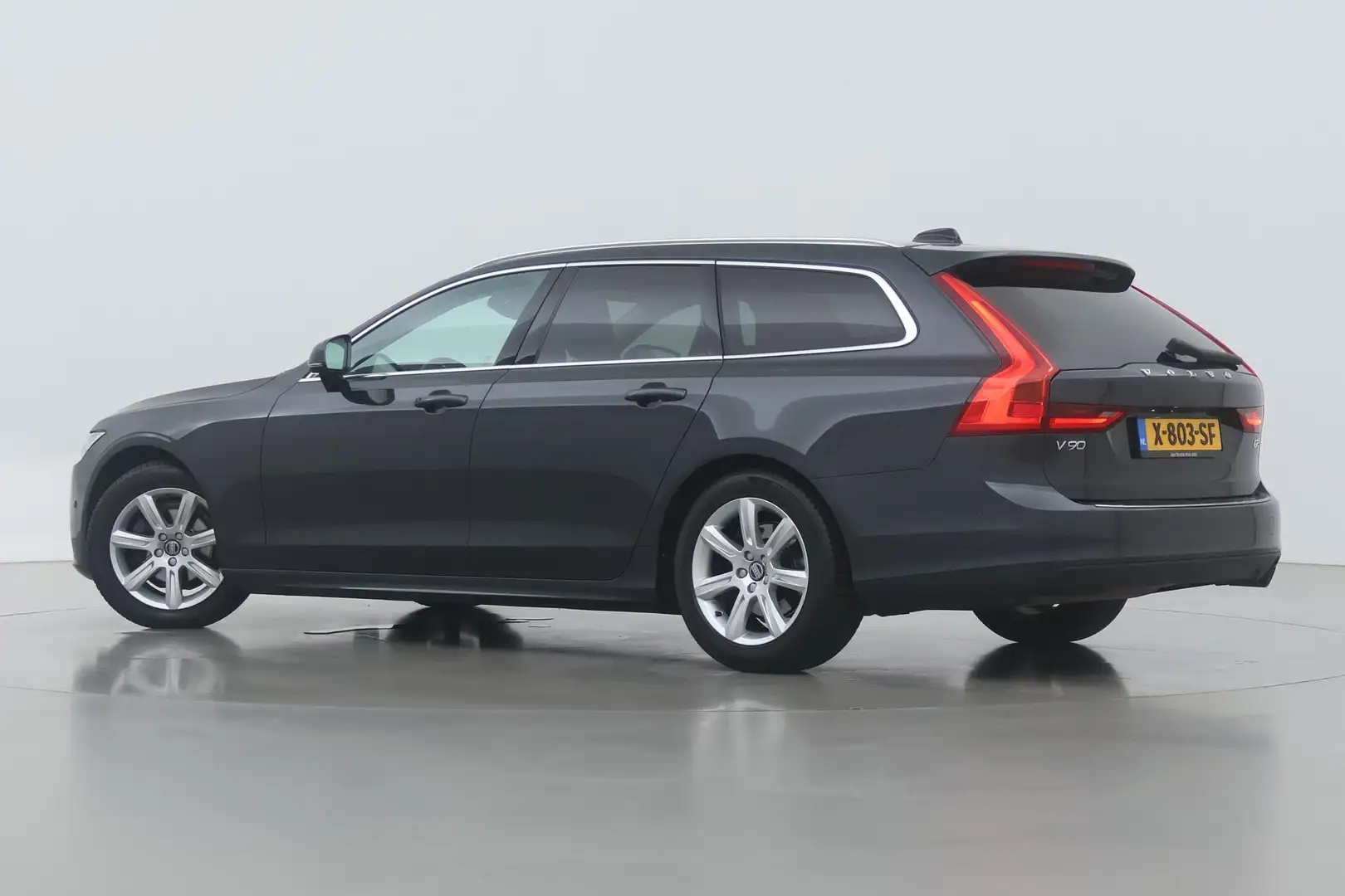 Volvo V90 D3 Momentum | ACC | BLIS | Camera | Leder | Stoelv Grau - 2