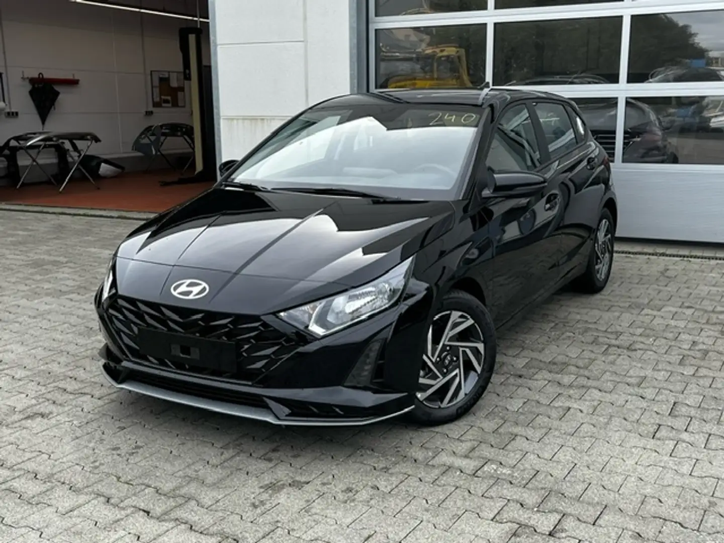 Hyundai i20 1.0 T TREND NAVI+PDC+KAMERA+Qi+LED Noir - 1