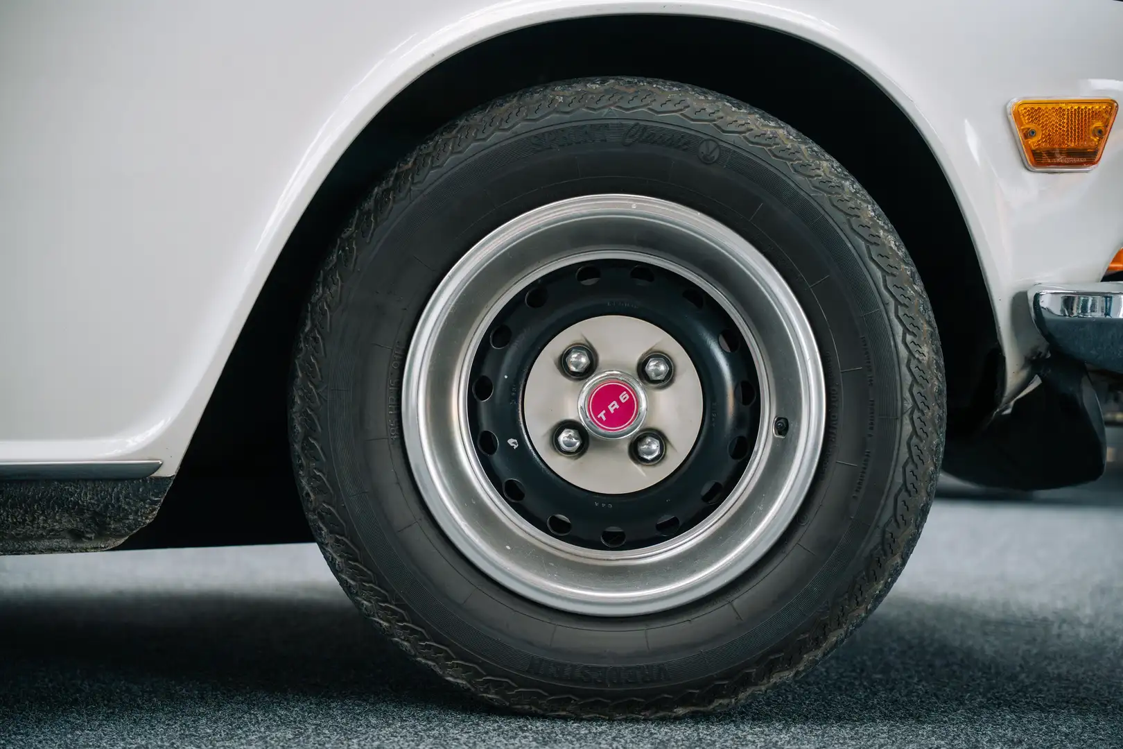 Triumph TR6 Wit - 2