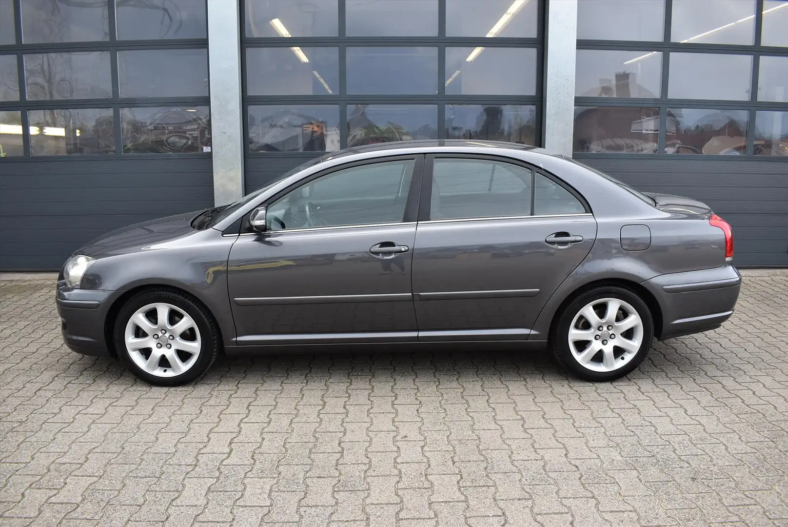 Toyota Avensis 2.4 16V VVT-I Executive Business Gris - 2