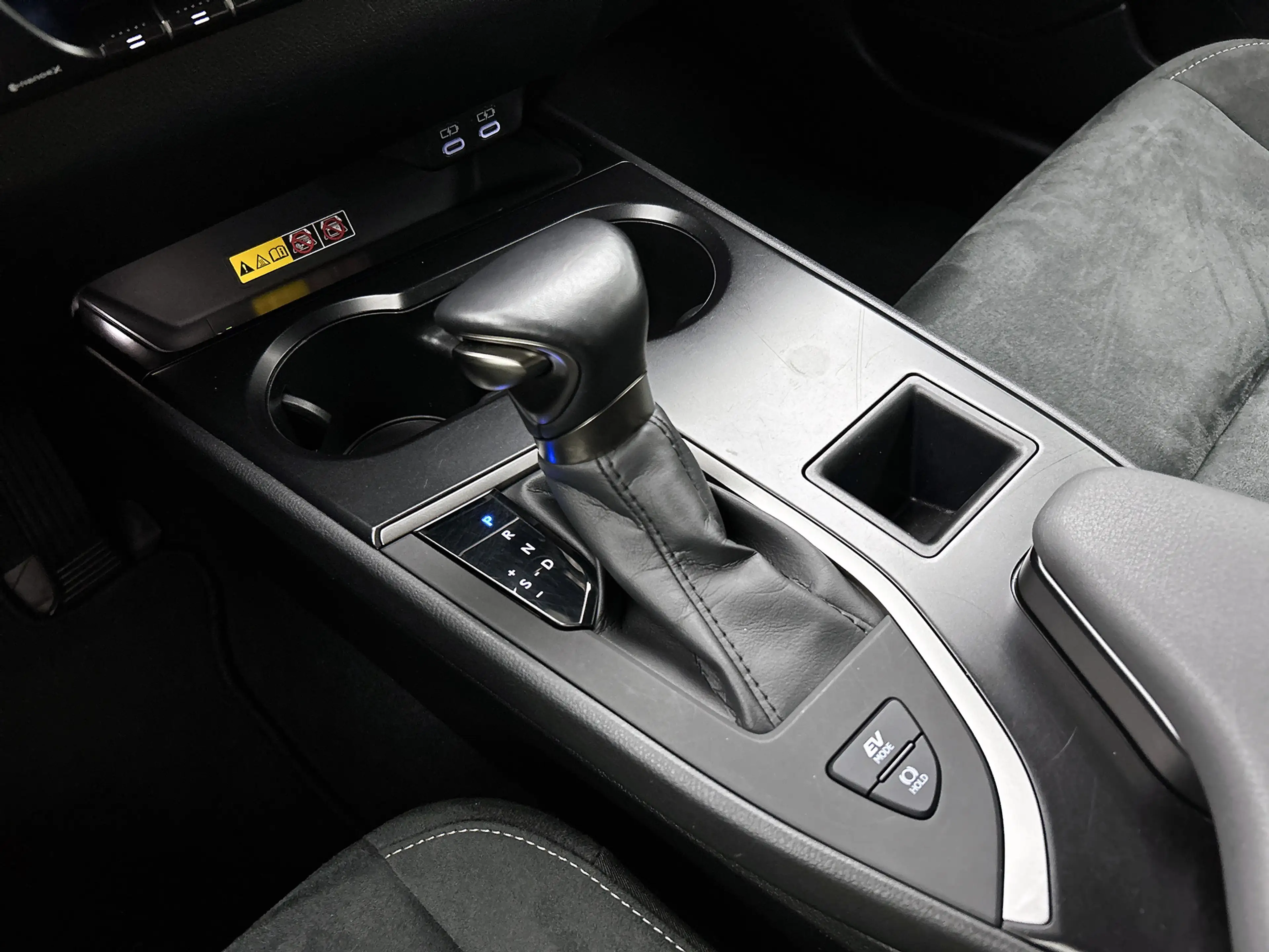 Lexus UX 250h Urban Line | Apple Carplay/ Android Auto | Adaptiv — photo 11