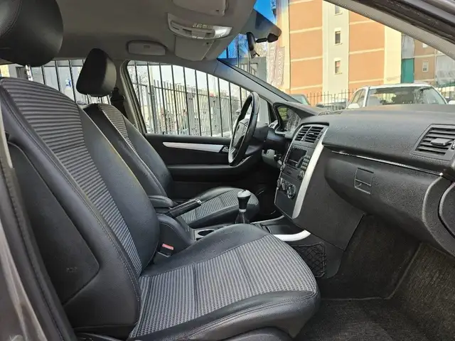 Mercedes-Benz B Class view 11