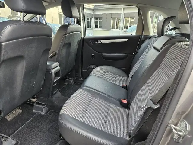Mercedes-Benz B Class view 9