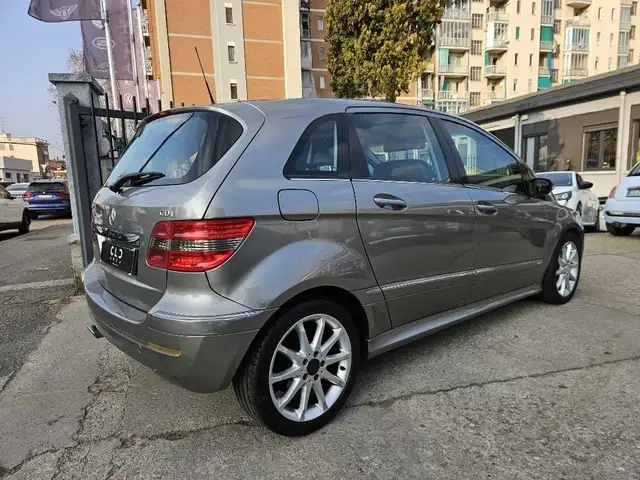 Mercedes-Benz B Class view 4