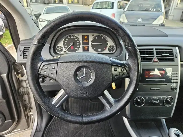 Mercedes-Benz B Class view 14