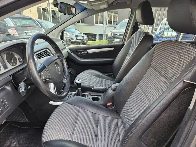Mercedes-Benz B Class view 8