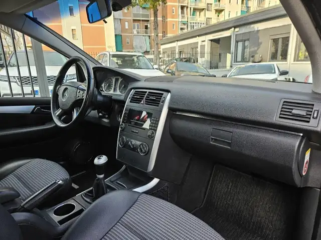 Mercedes-Benz B Class view 12