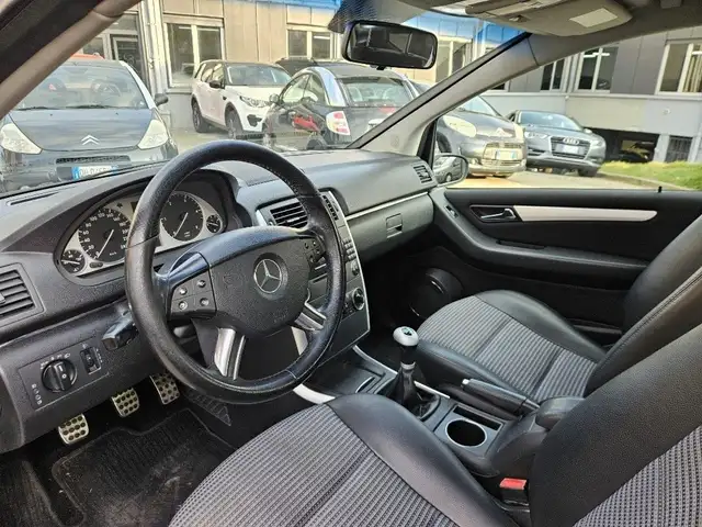 Mercedes-Benz B Class view 7
