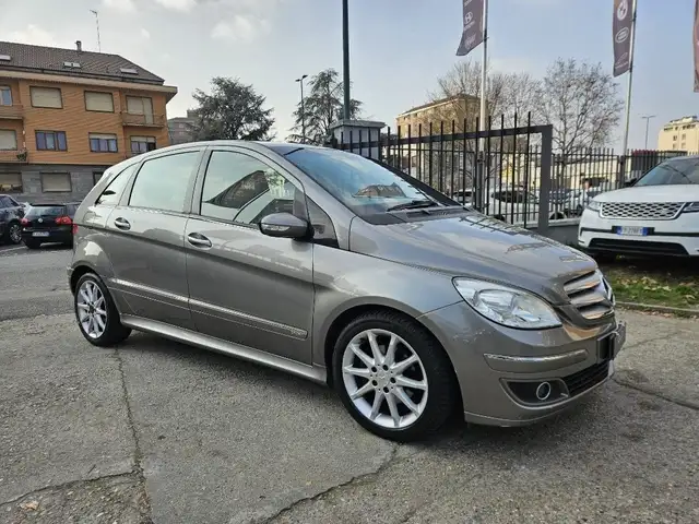 Mercedes-Benz B Class view 3