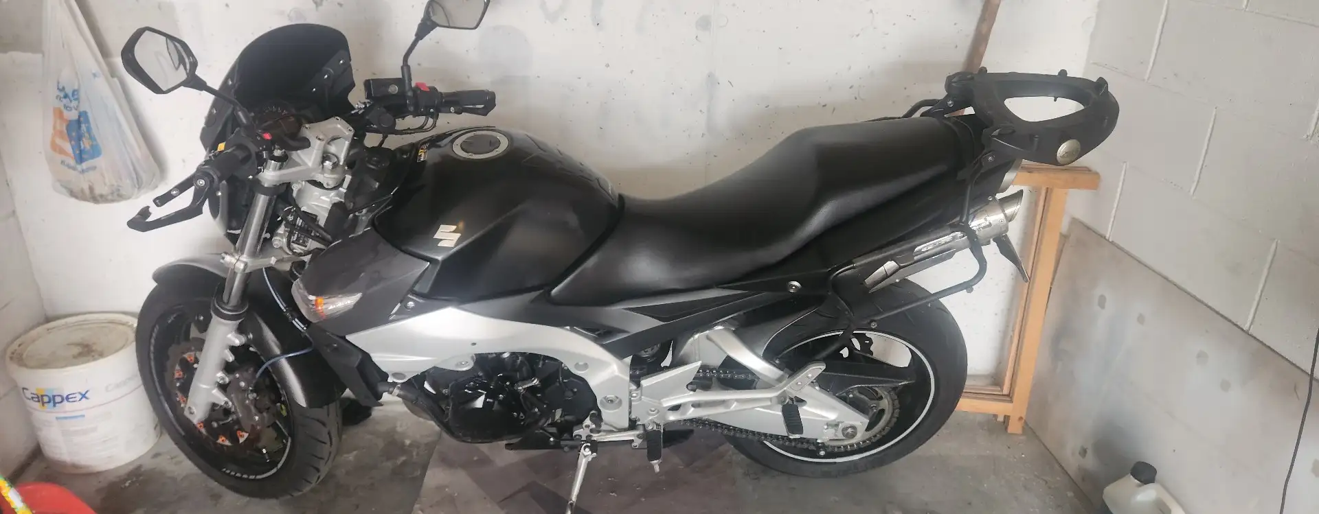 Suzuki GSR 600 Fekete - 1