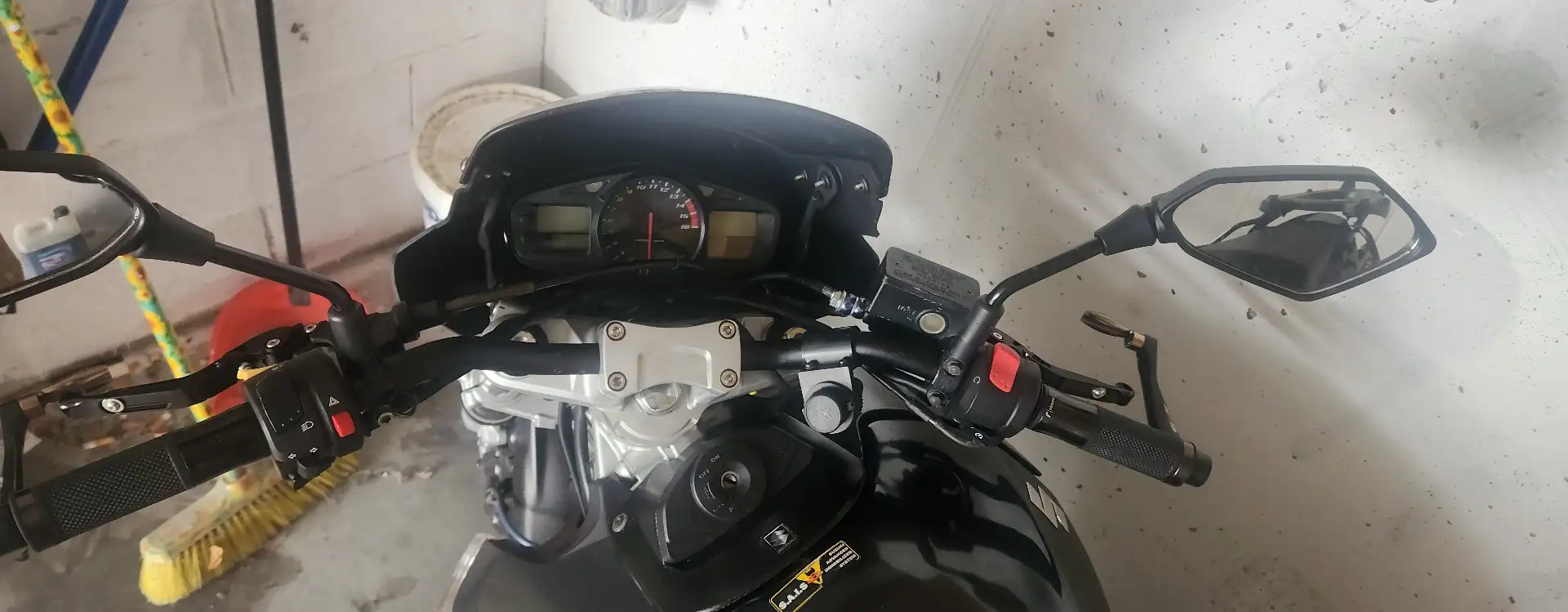 Suzuki GSR 600 Fekete - 2