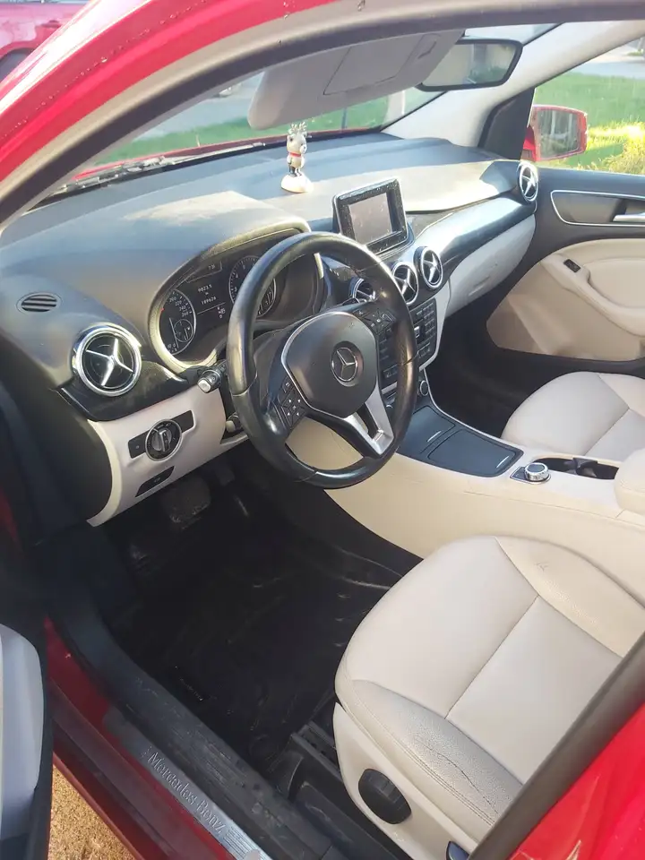 Mercedes-Benz B-Class снимка Mercedes-Benz B-Class