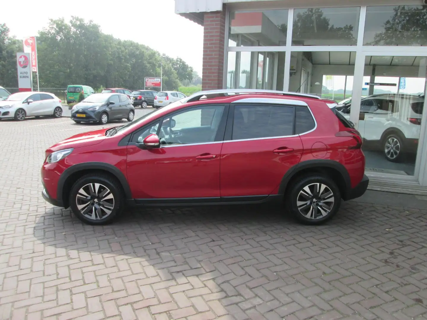 Peugeot 2008 1.2 PureTech Blue Lease Executive// panoramadak/Tr Rood - 2