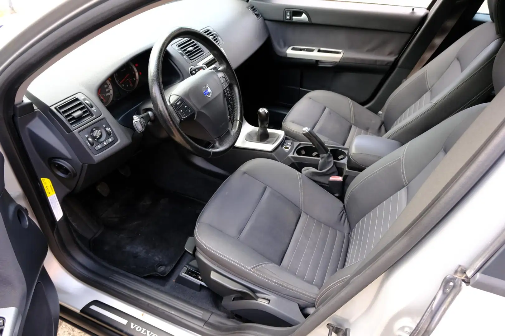 Volvo V50 2.4 140pk Momentum Clima|Half Leder|LMV Szürke - 2