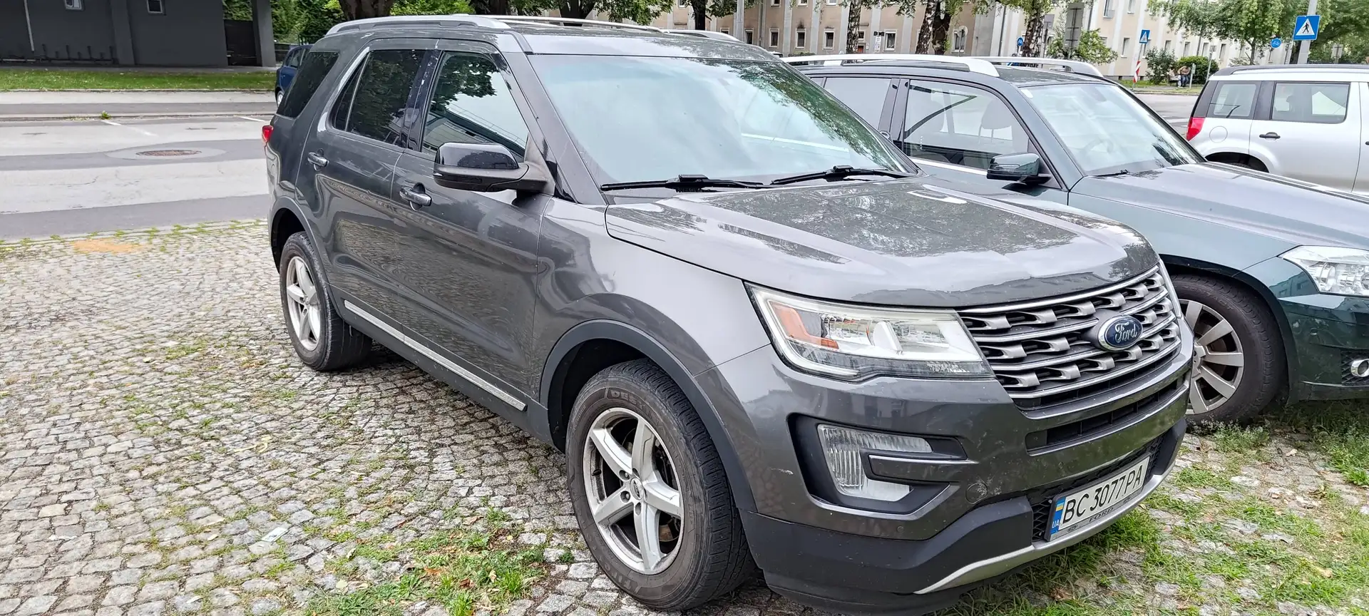 Ford Explorer Explorer XLT Aut. Grau - 2
