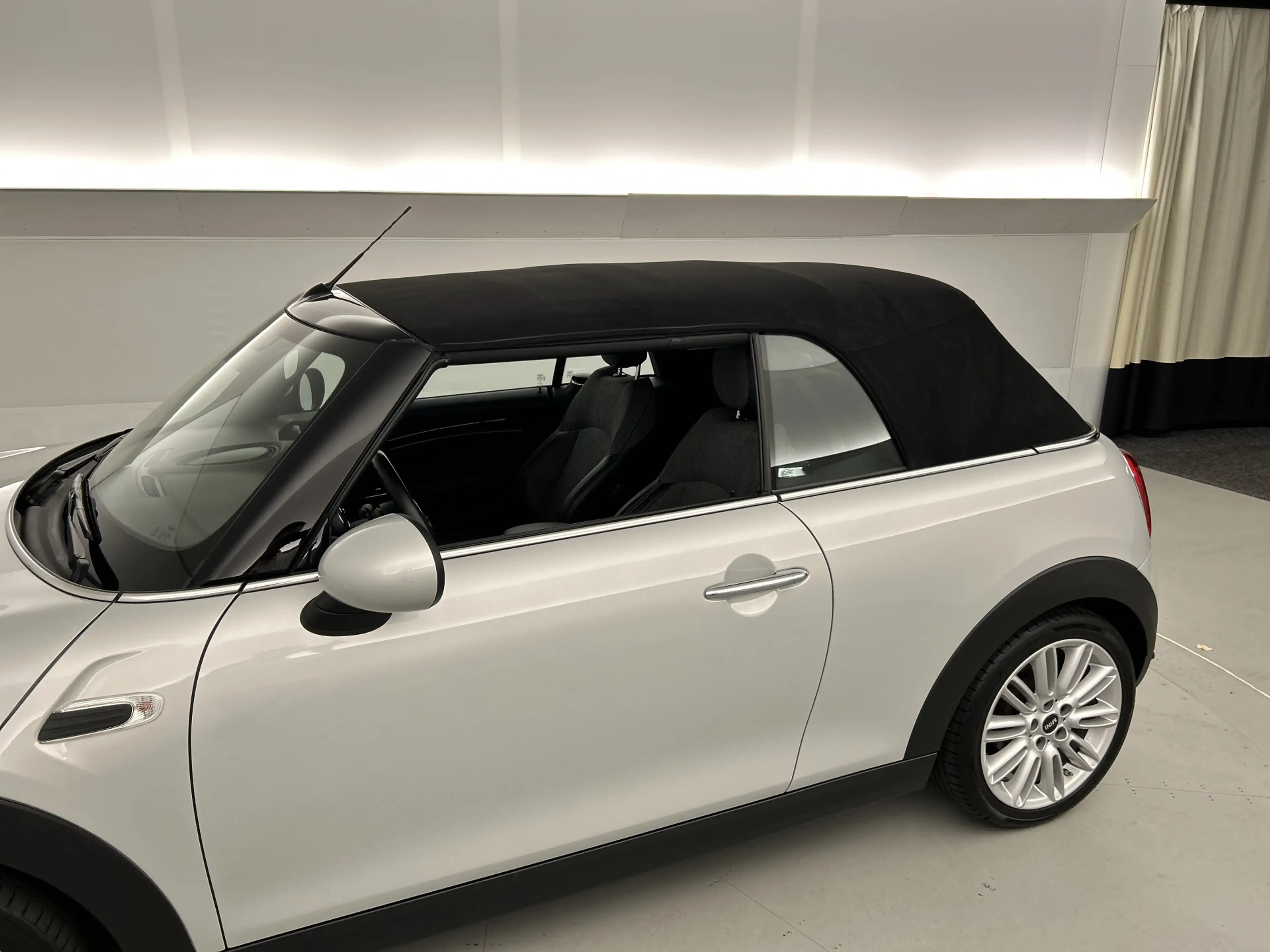 MINI Cooper Cabrio 1.5 PDC V+A/Stoelverwarming/Navi/LMV — photo 32