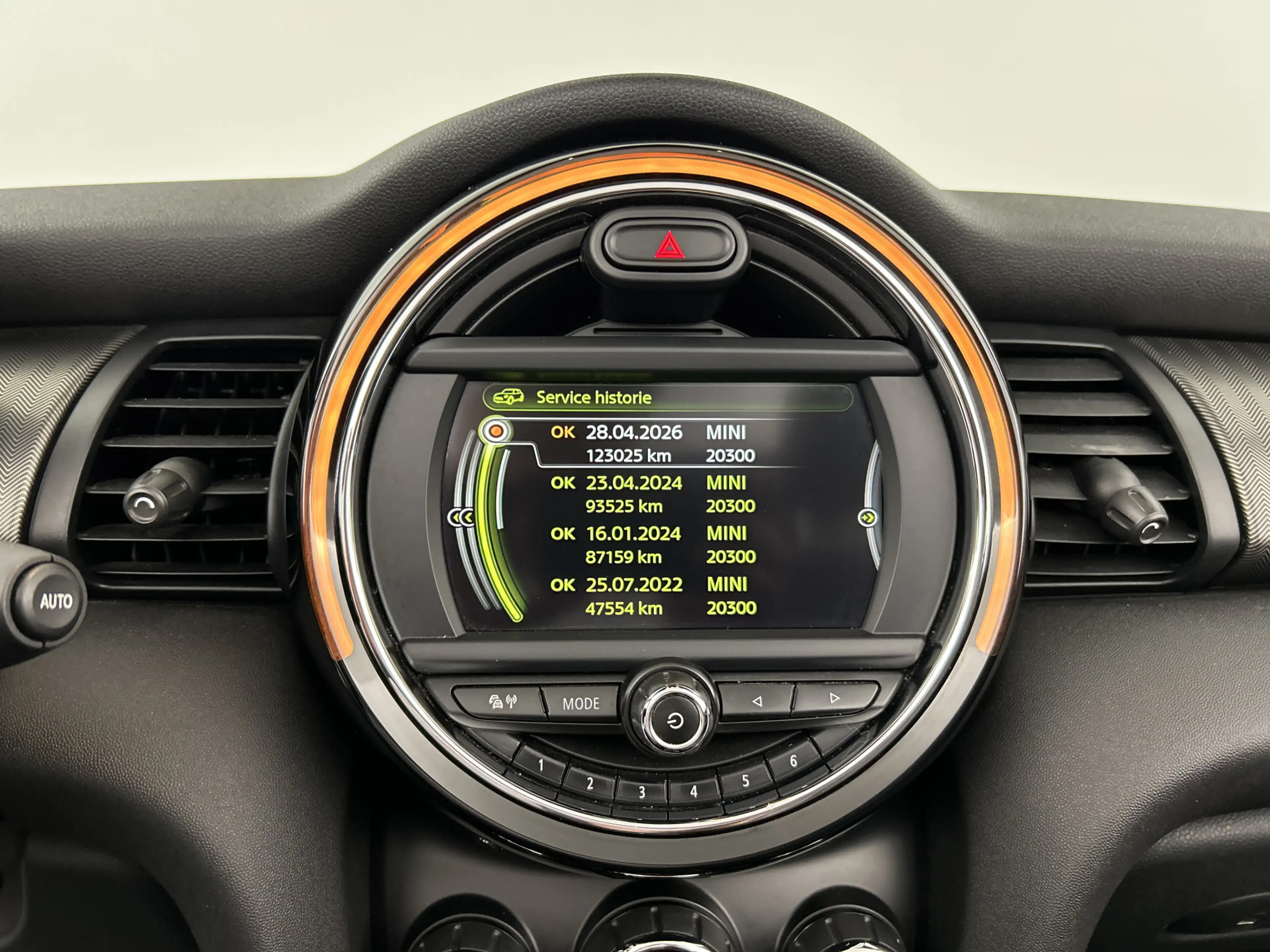 MINI Cooper Cabrio 1.5 PDC V+A/Stoelverwarming/Navi/LMV — photo 24