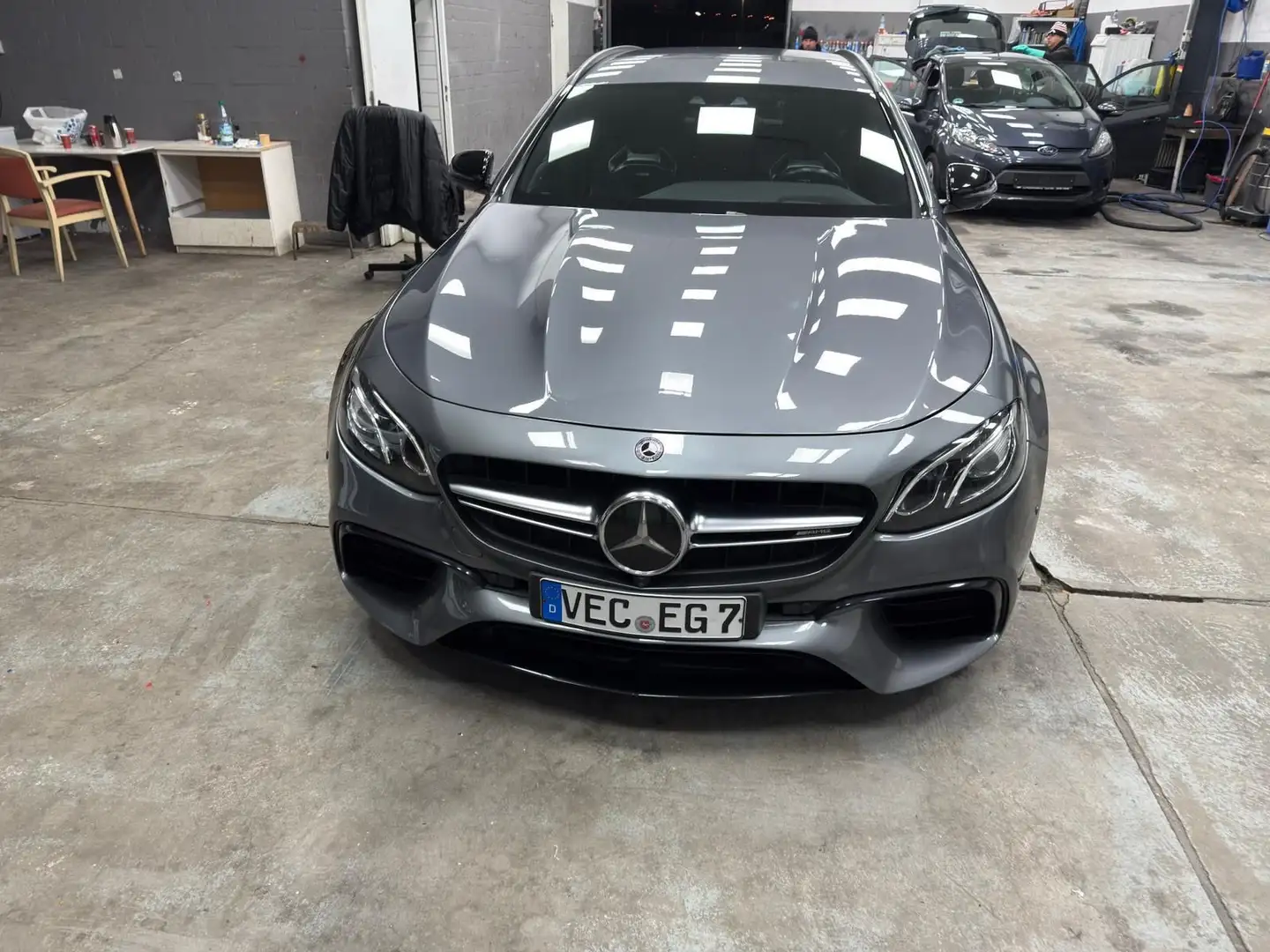 Mercedes-Benz E 63 AMG E63S AMG 4-Matic Schalensitze Burmester Perform. Grau - 2