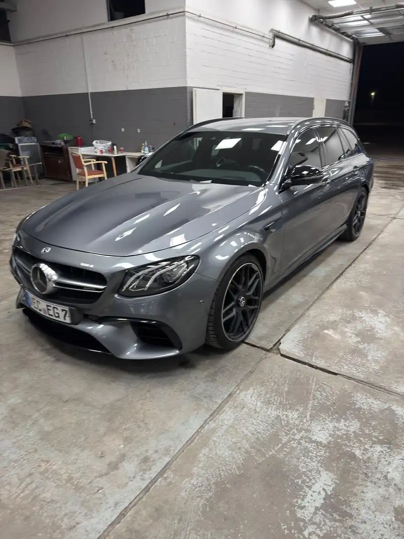 Mercedes-Benz E 63 AMG E63S AMG 4-Matic Schalensitze Burmester Perform. Grau - 1