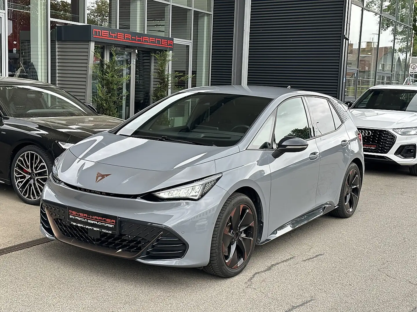 CUPRA Born 77kWh e-Boost Grau - 1