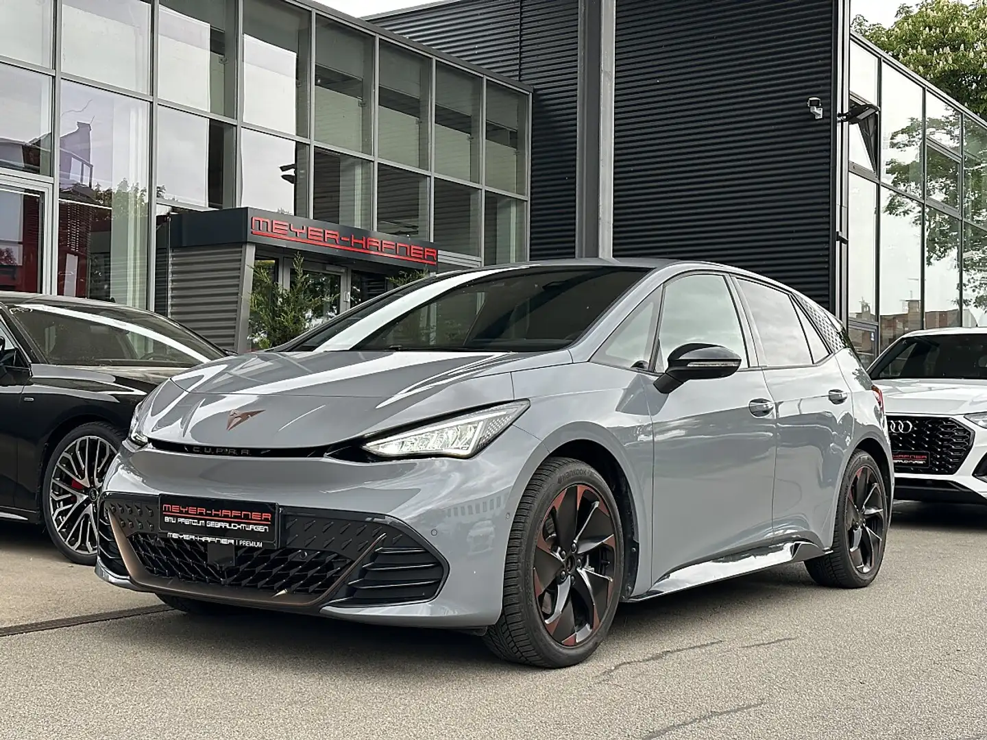 CUPRA Born 77kWh e-Boost Grau - 2