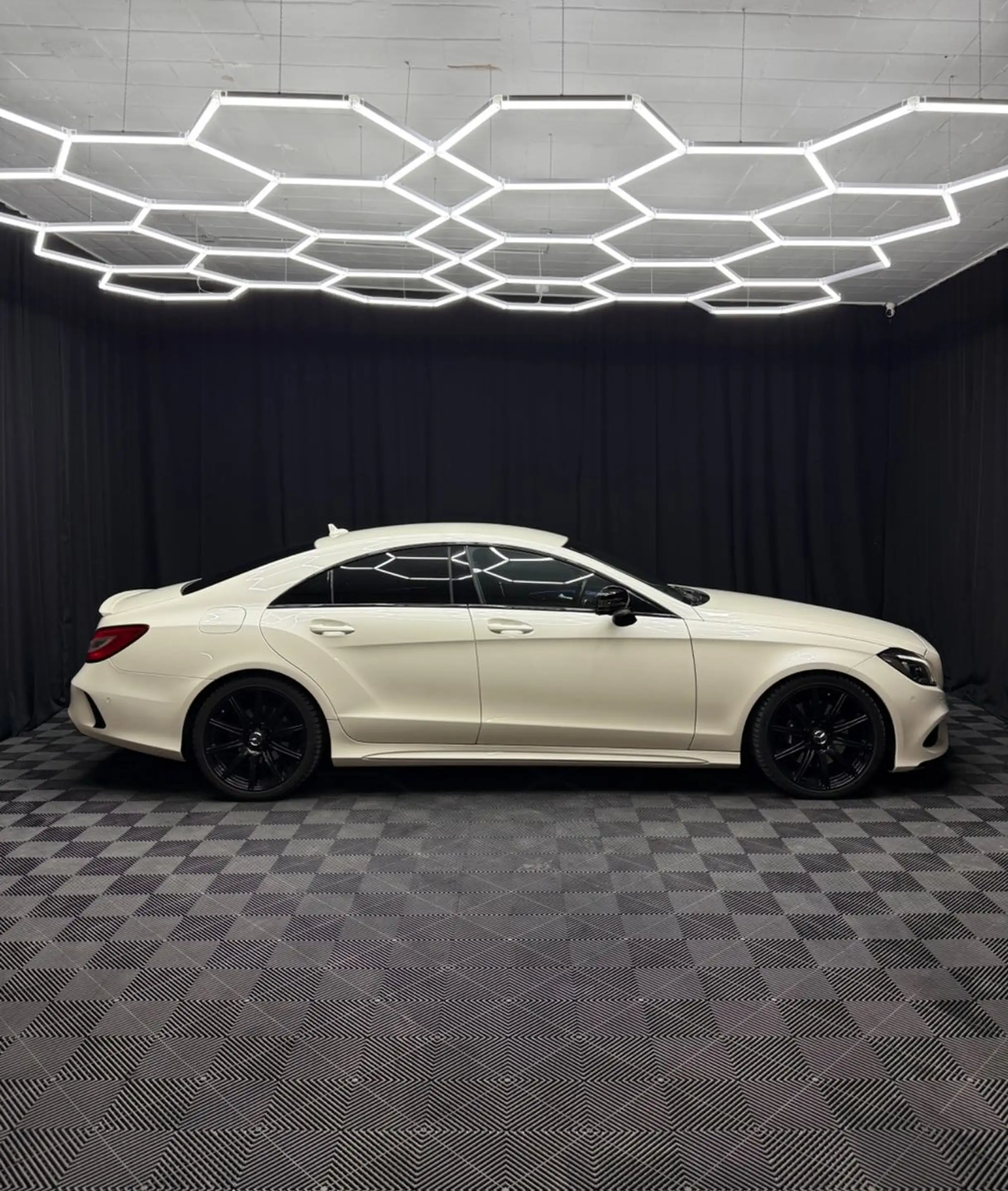 Mercedes-Benz CLS 400 *AMG LINE*PERLMUTT*360 GRAD*H&K*MBEAM — photo 4