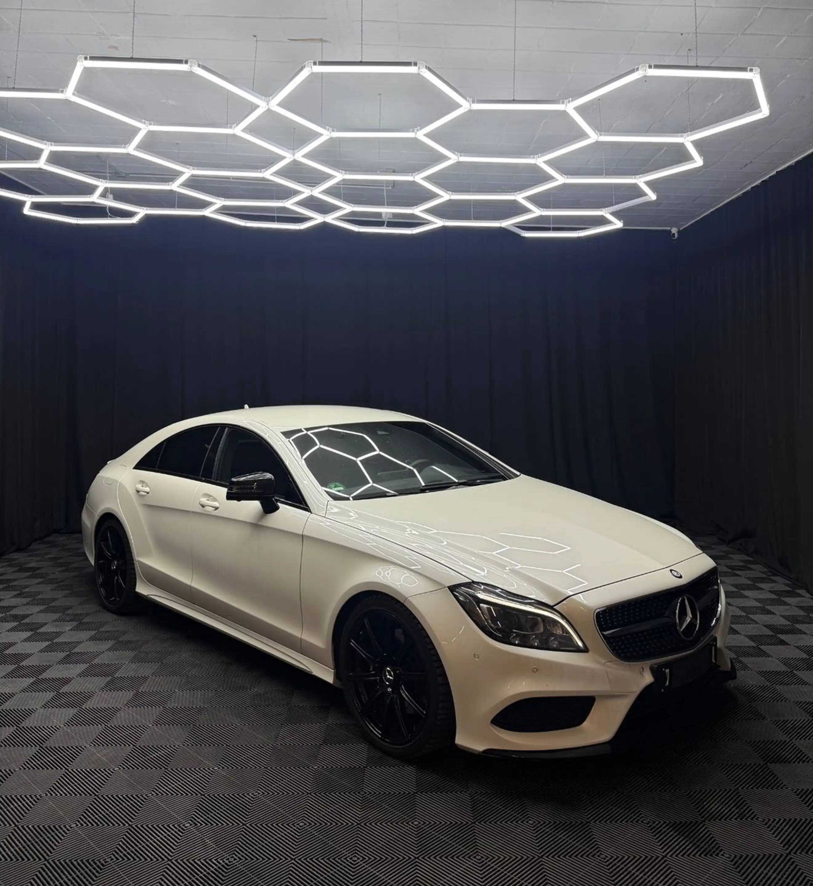 Mercedes-Benz CLS 400 *AMG LINE*PERLMUTT*360 GRAD*H&K*MBEAM — photo 3