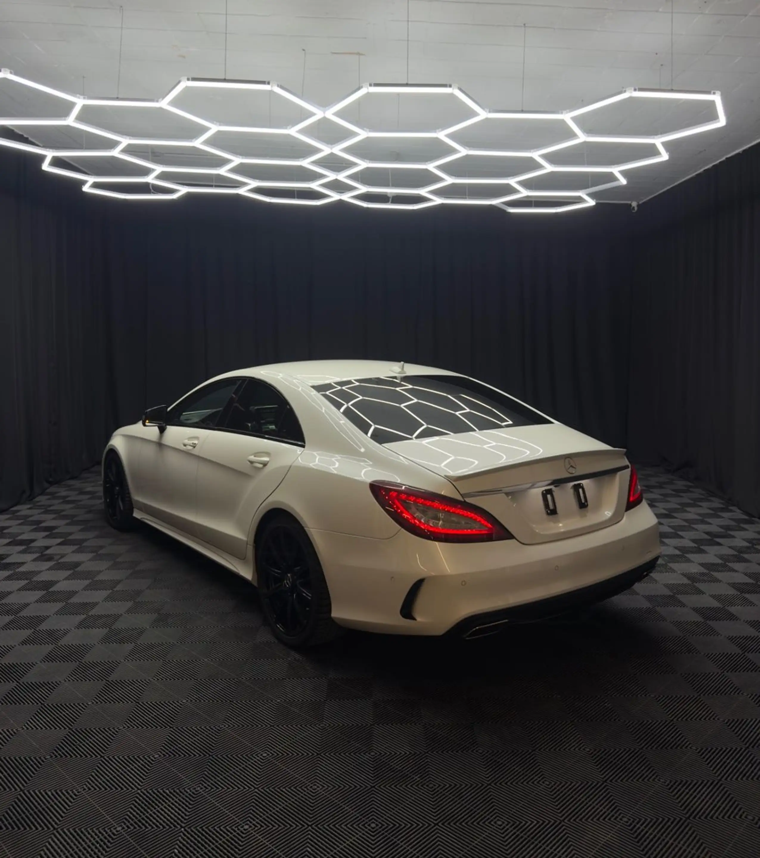 Mercedes-Benz CLS 400 *AMG LINE*PERLMUTT*360 GRAD*H&K*MBEAM — photo 8
