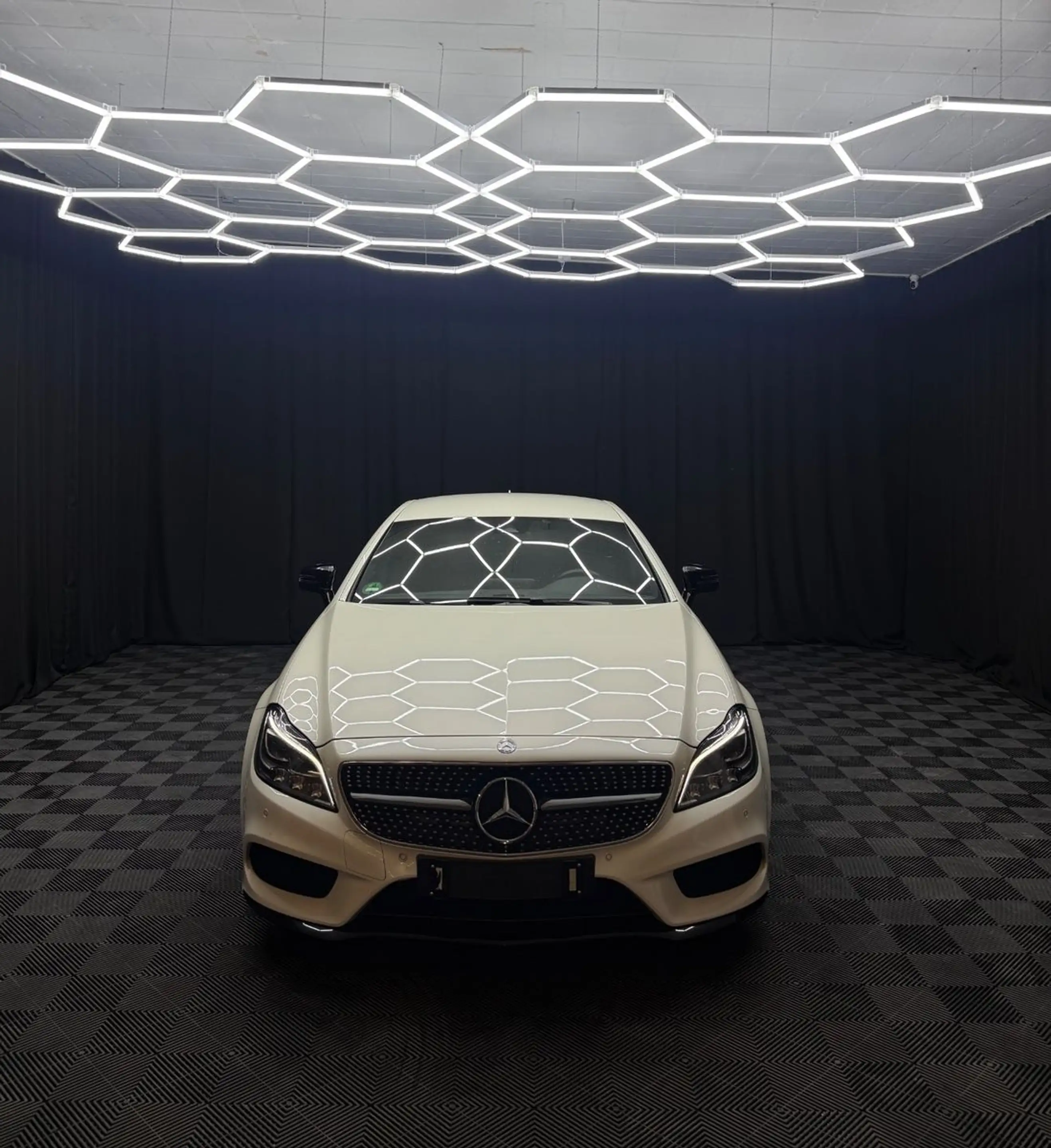 Mercedes-Benz CLS 400 *AMG LINE*PERLMUTT*360 GRAD*H&K*MBEAM — photo 2