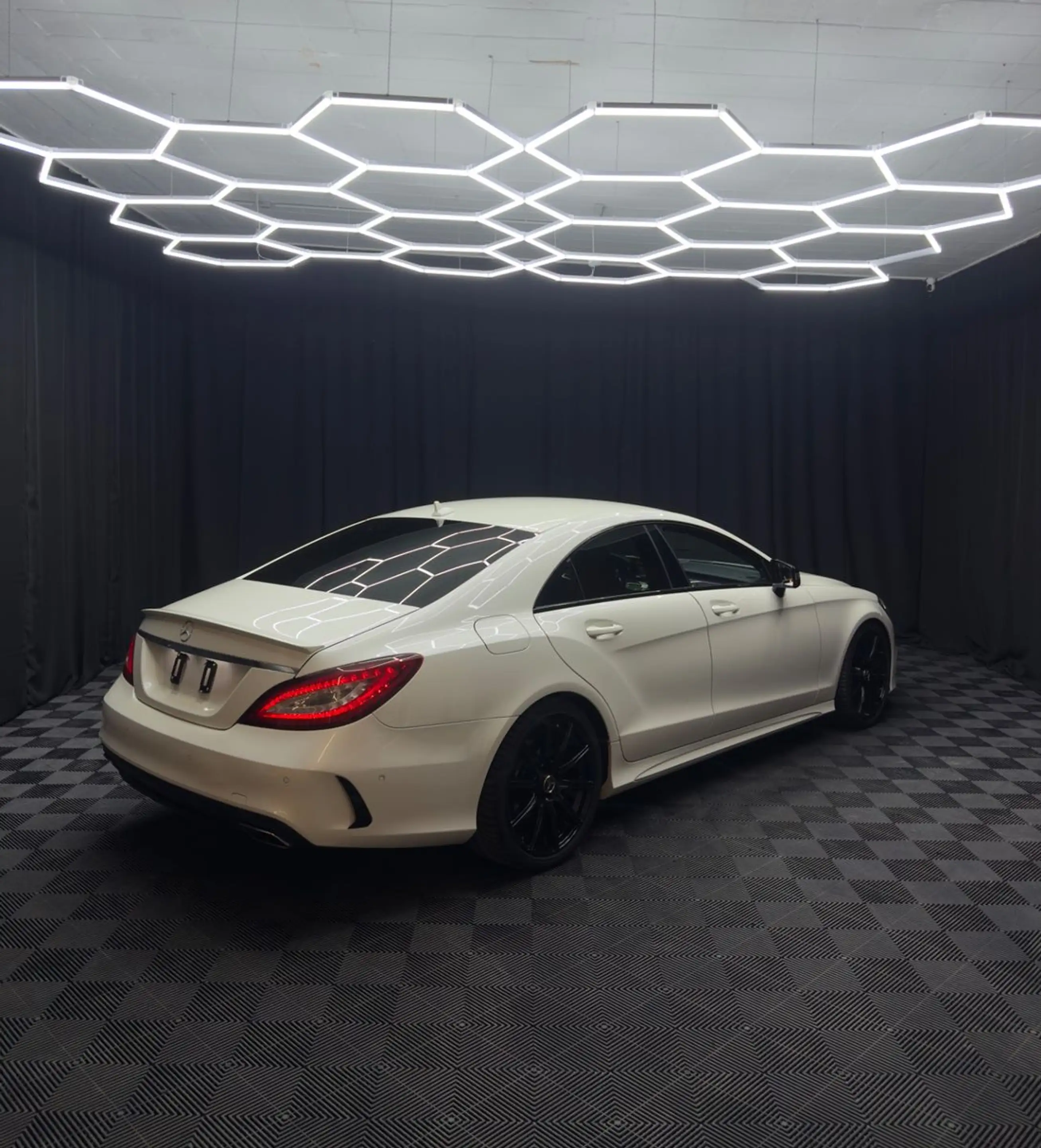 Mercedes-Benz CLS 400 *AMG LINE*PERLMUTT*360 GRAD*H&K*MBEAM — photo 6