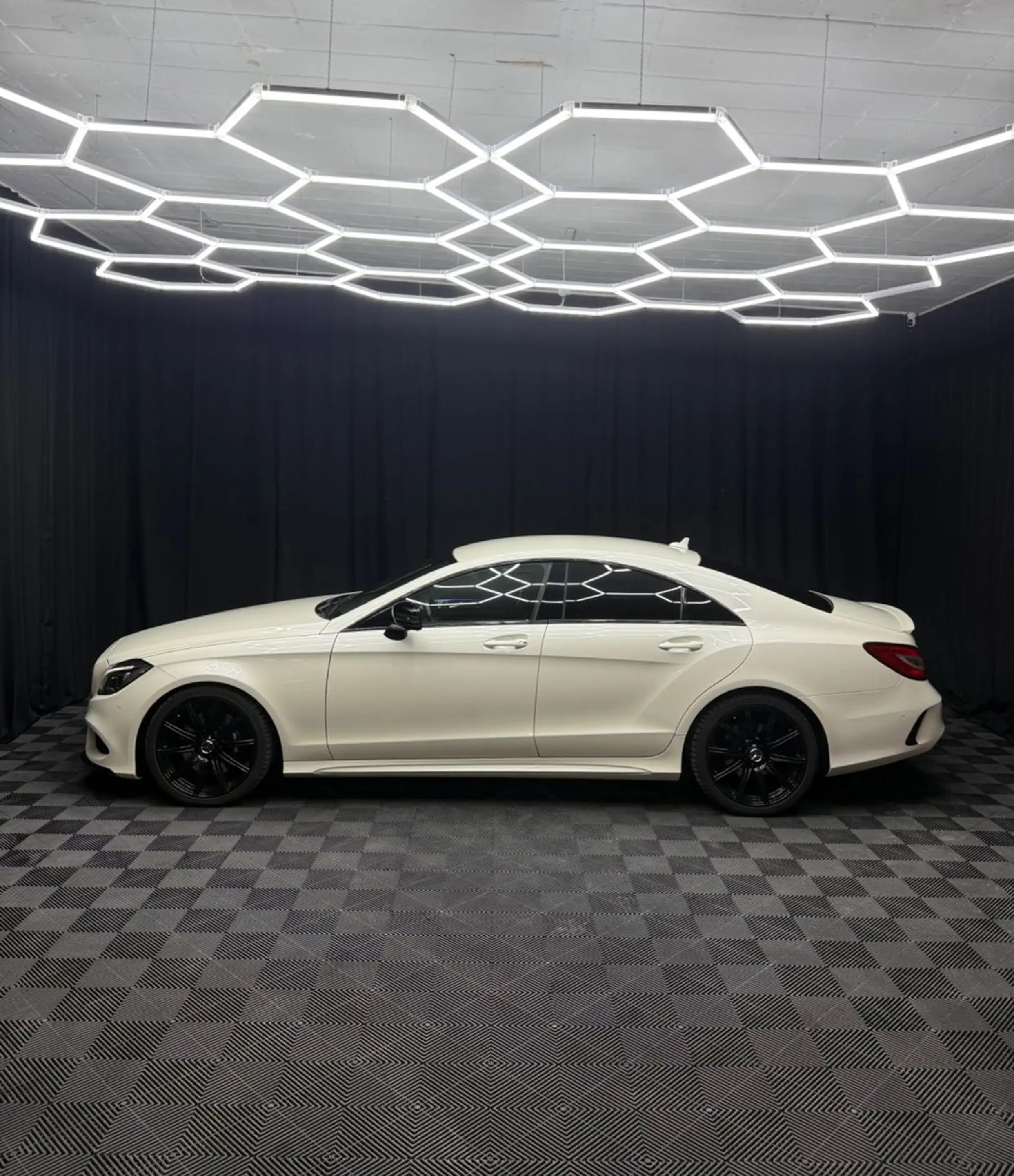 Mercedes-Benz CLS 400 *AMG LINE*PERLMUTT*360 GRAD*H&K*MBEAM — photo 5
