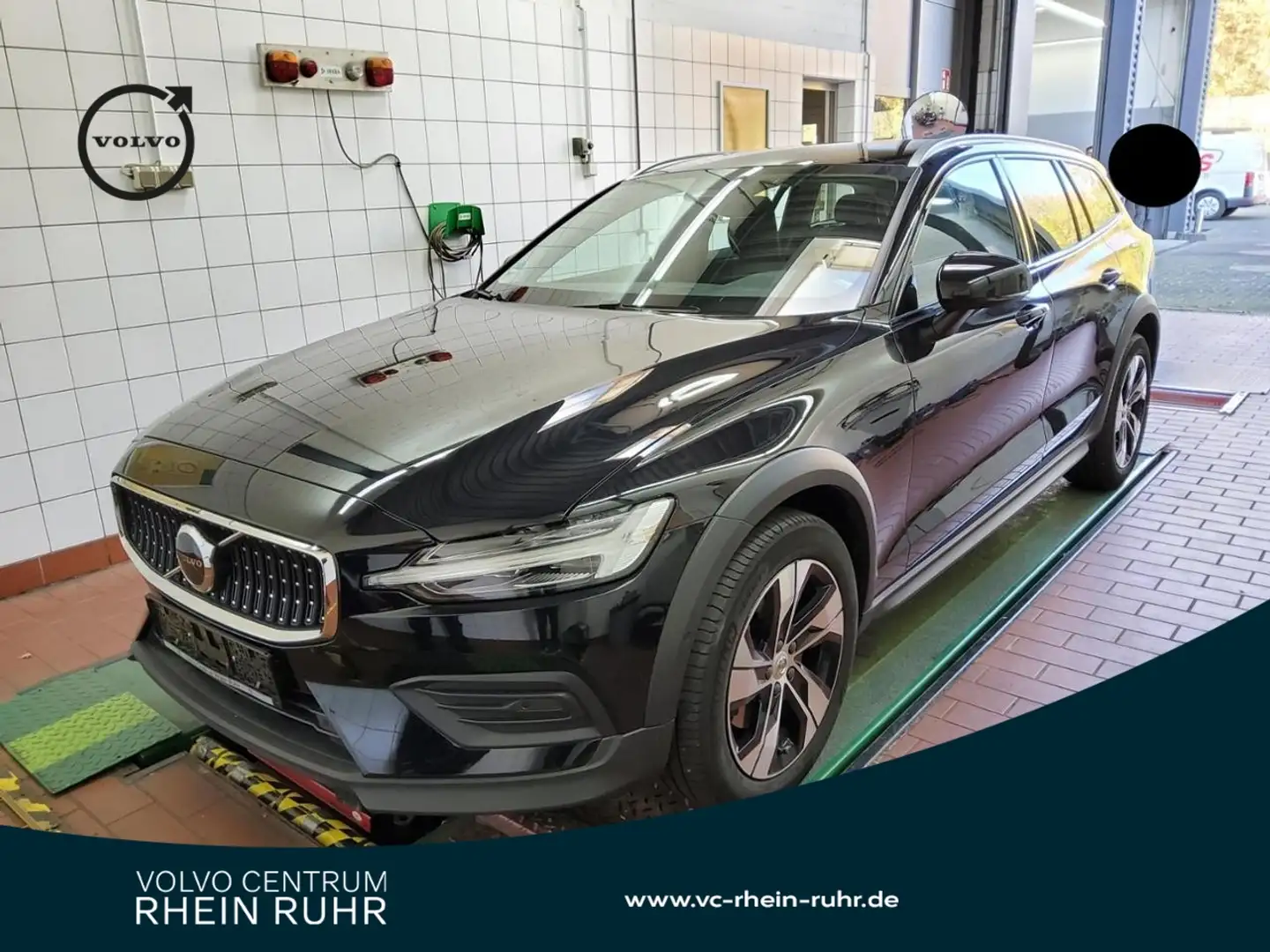 Volvo V60 Cross Country B4 (D) AWD Plus+WINTERPAK+RFK+ Schwarz - 1