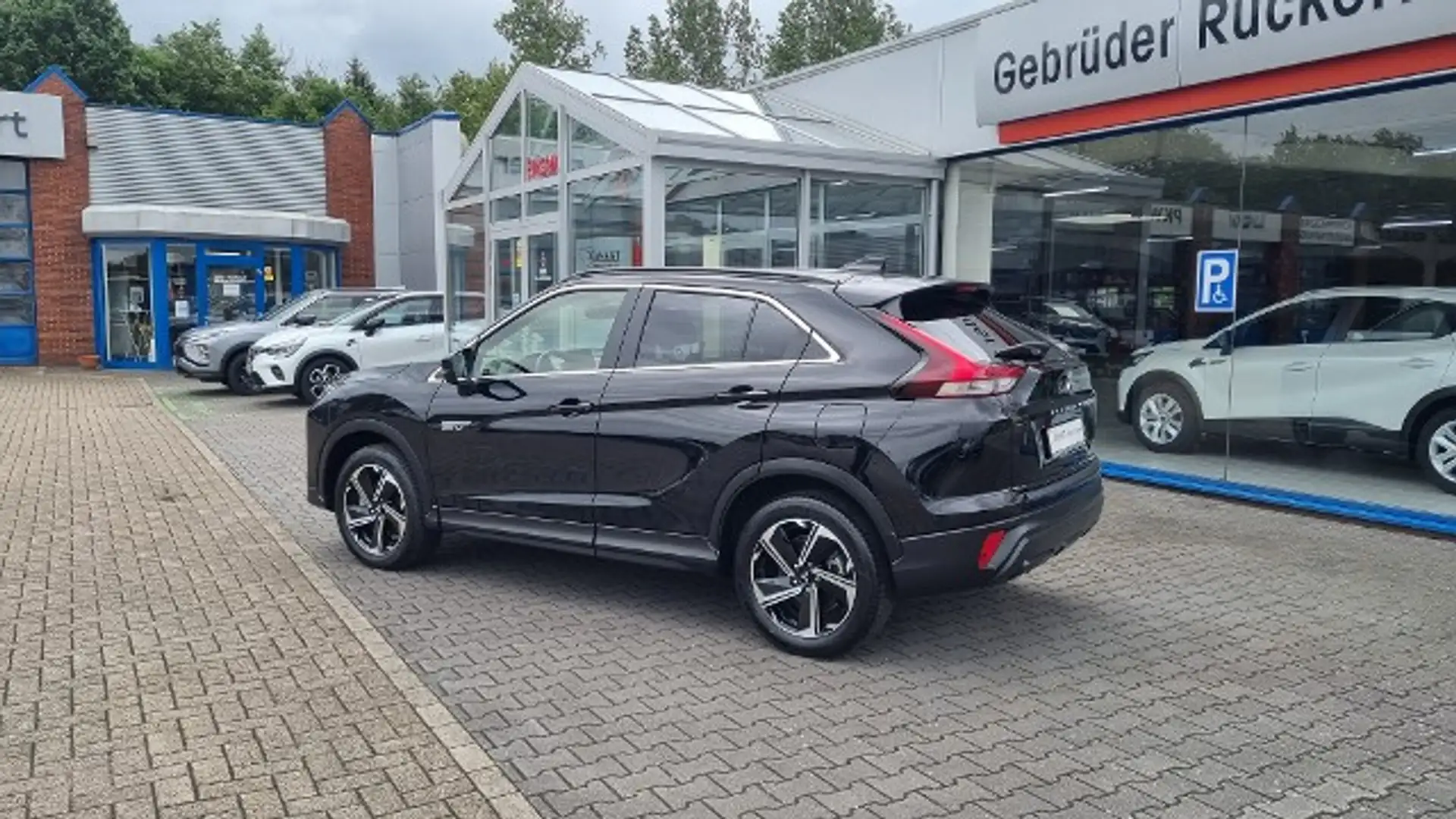 Mitsubishi Eclipse Cross Plug-in Hybrid BASIS 2.4 4WD AHK Schwarz - 2