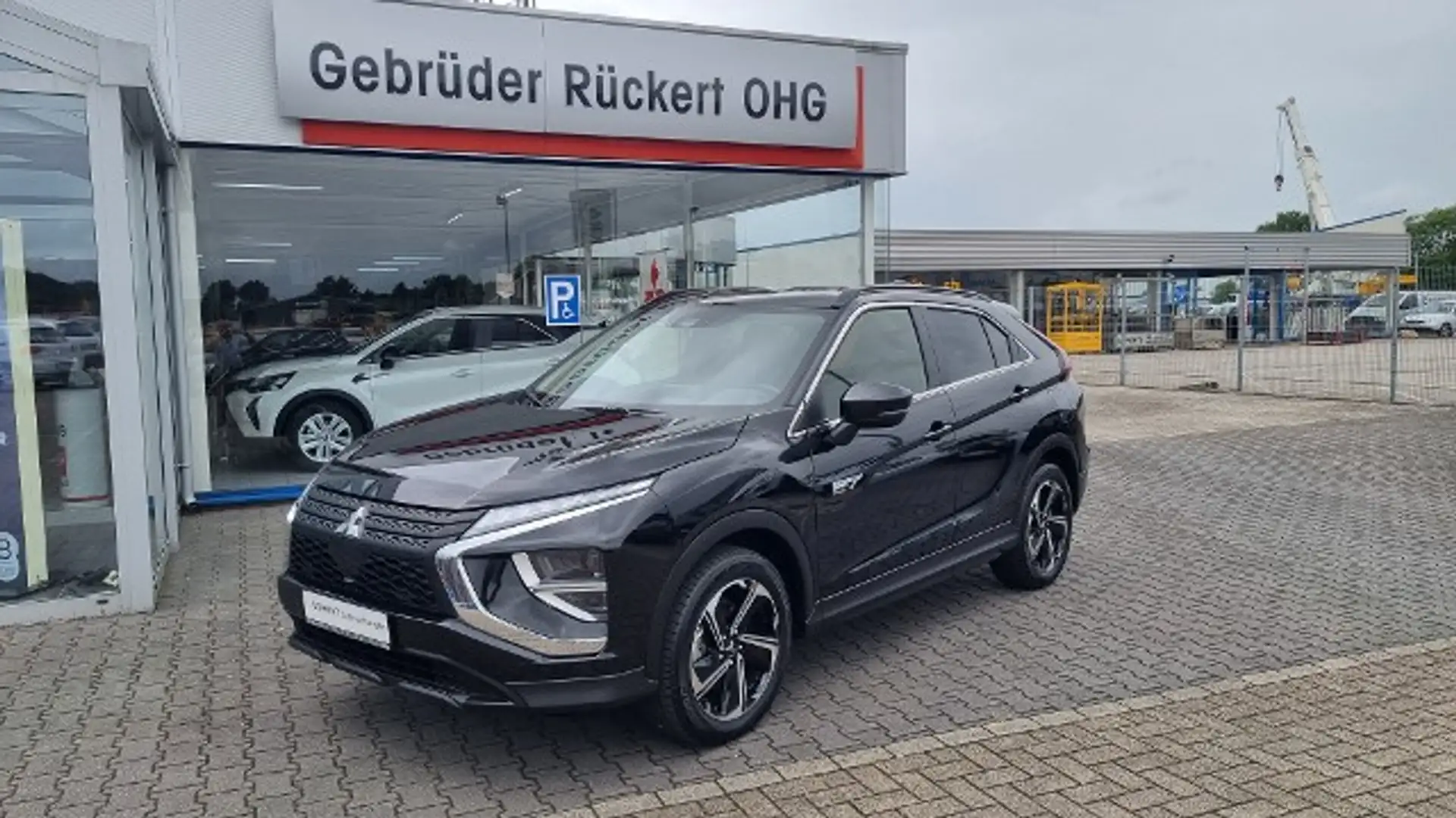 Mitsubishi Eclipse Cross Plug-in Hybrid BASIS 2.4 4WD AHK Schwarz - 1