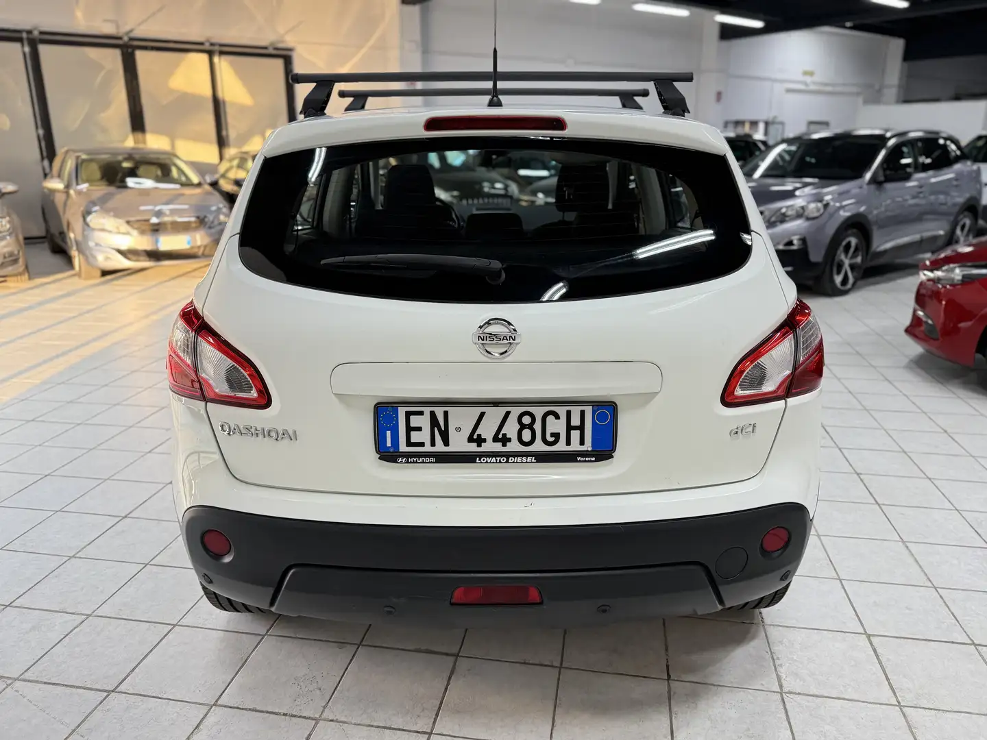 Nissan Qashqai 2.0 dci Tekna 4wd auto Weiß - 2