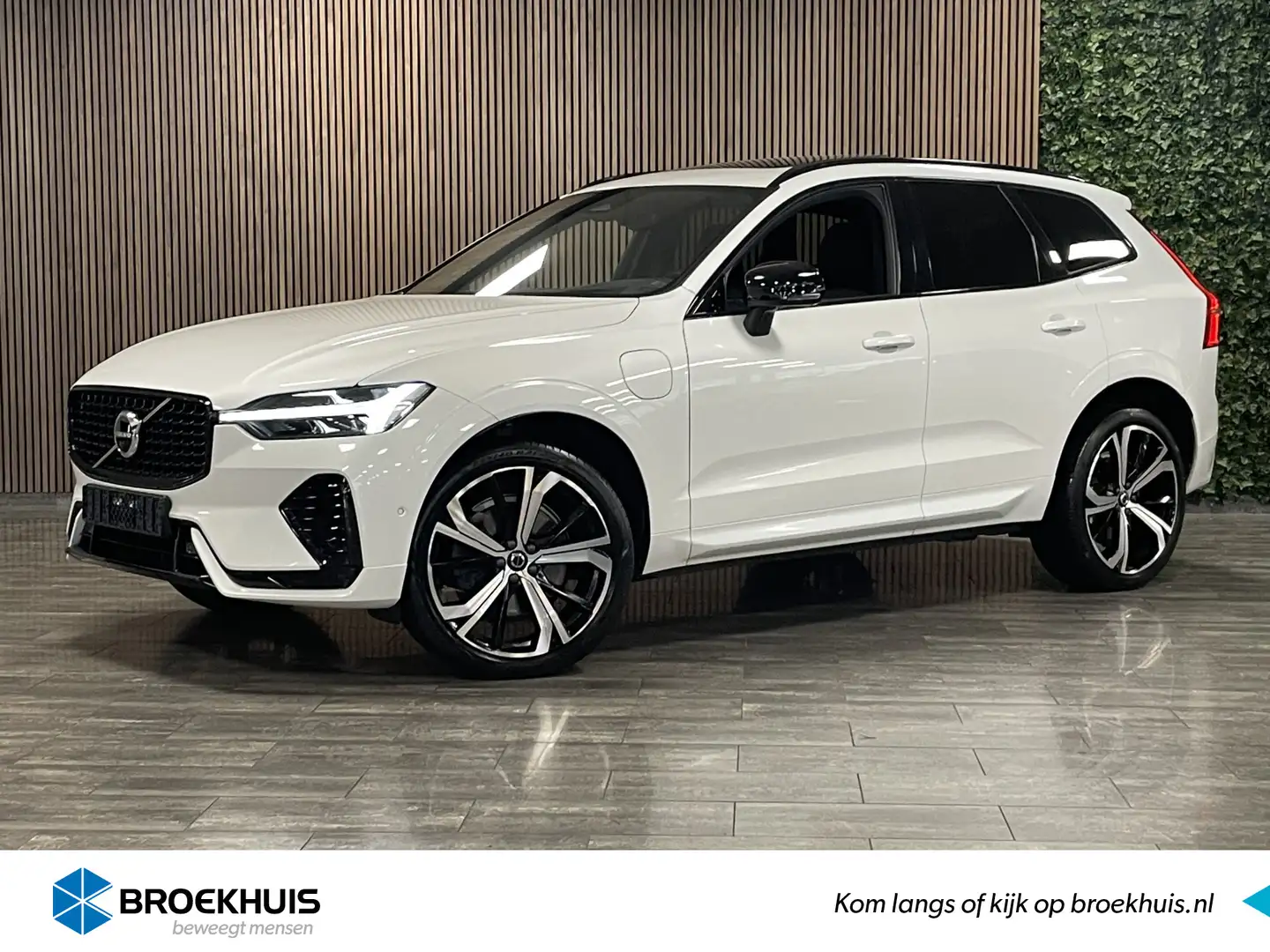 Volvo XC60 T8 AWD Recharge R-Design | MY22 | Trekhaak | Head- Wit - 1