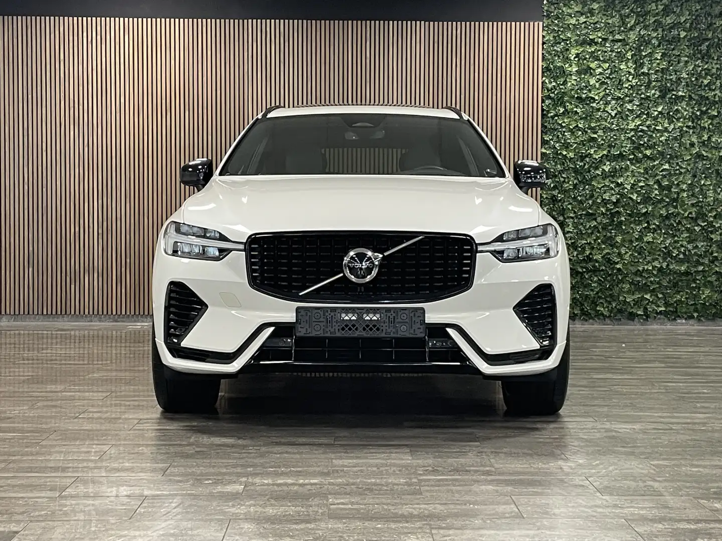 Volvo XC60 T8 AWD Recharge R-Design | MY22 | Trekhaak | Head- Wit - 2