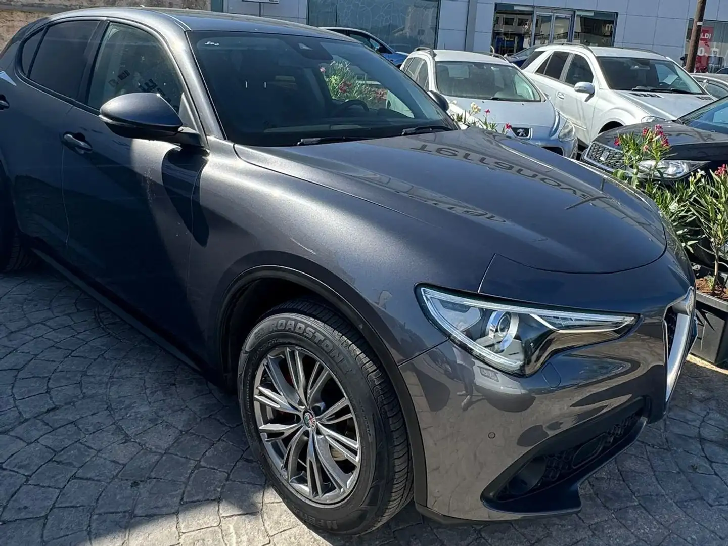 Alfa Romeo Stelvio Stelvio 2.2 t Business Q4 210cv auto Gris - 1