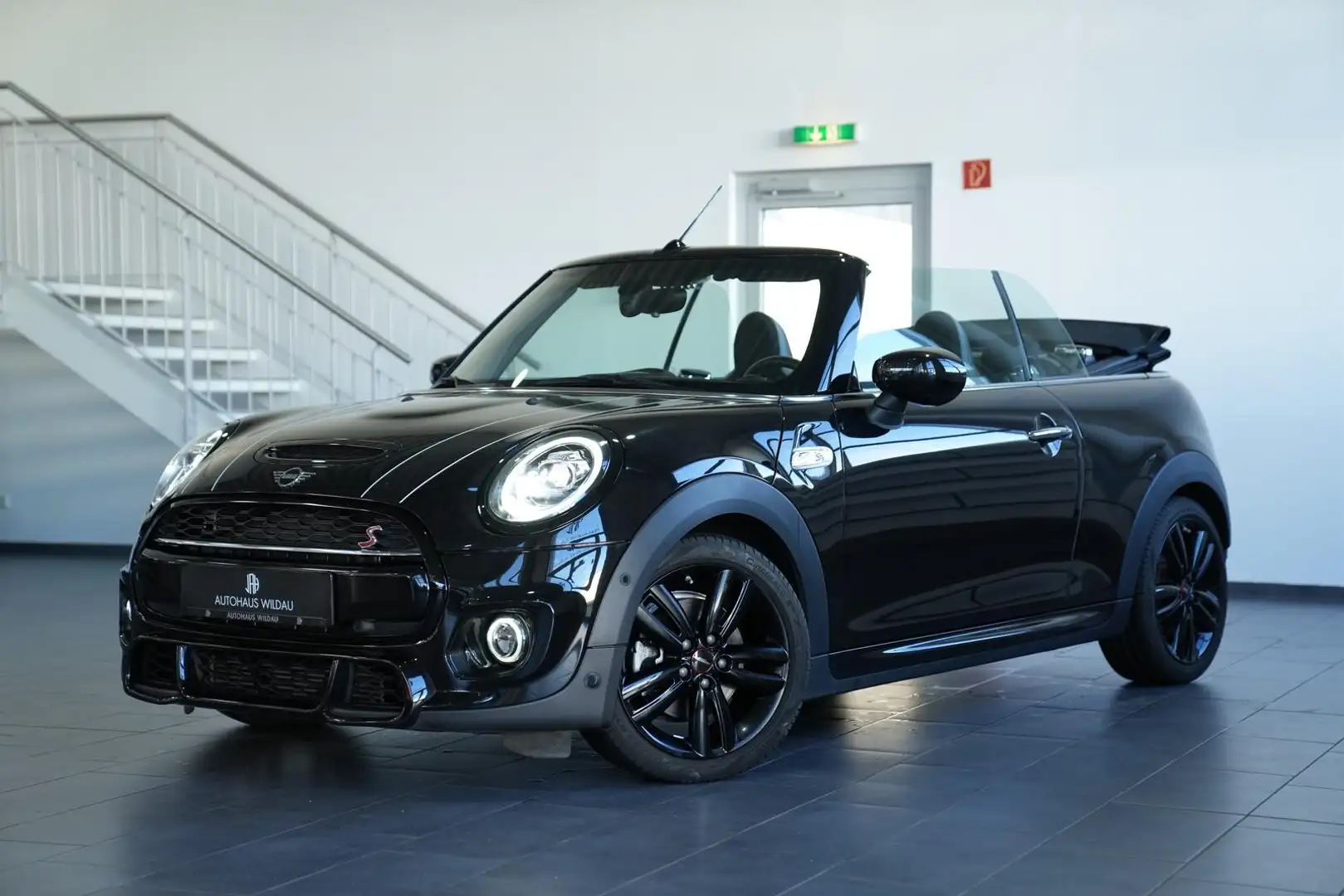 MINI Cabrio Cooper S JOHN COOPER WORKS Schwarz - 1