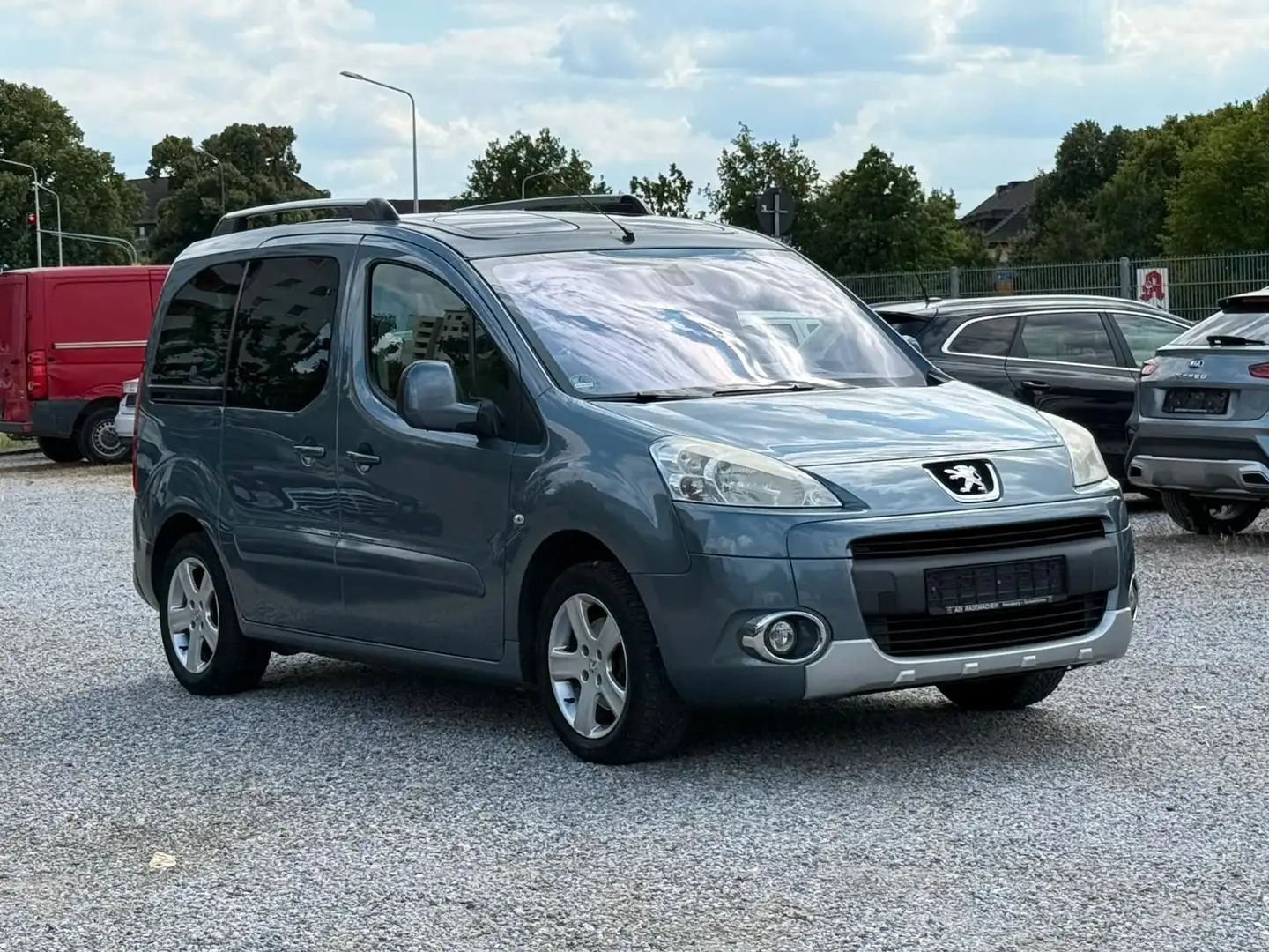 Peugeot Partner 1.6i KLIMAAUTOMATIK+PDC+TMP+AHK+LM Grau - 1