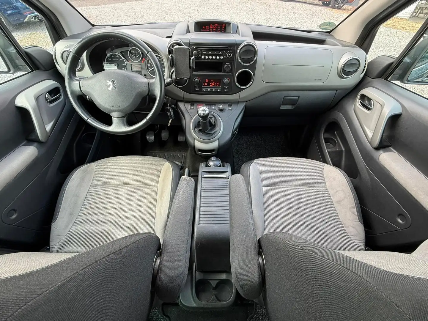 Peugeot Partner 1.6i KLIMAAUTOMATIK+PDC+TMP+AHK+LM Grau - 2