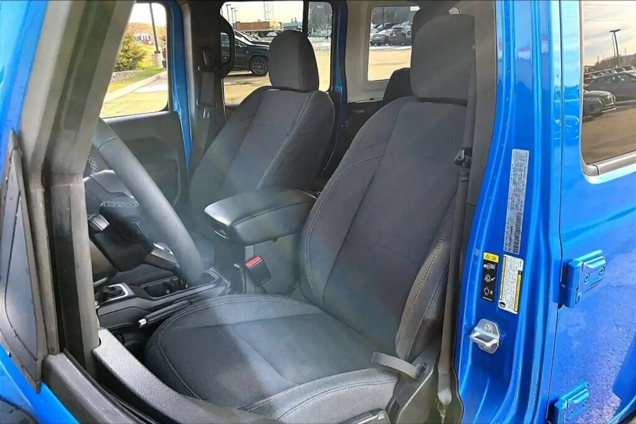 Jeep Wrangler снимка Jeep Wrangler