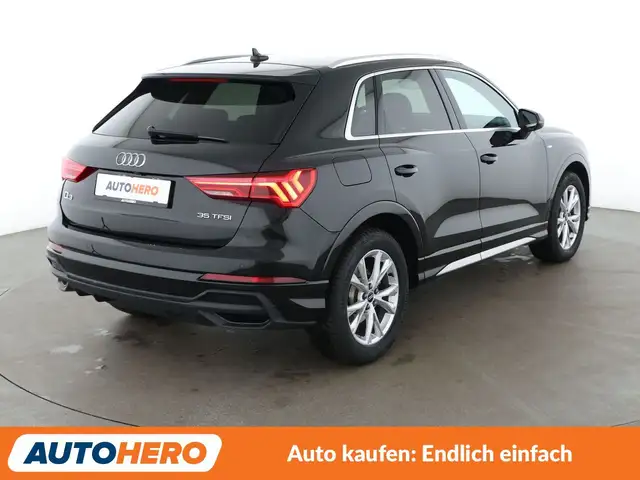 Audi Q3 view 6