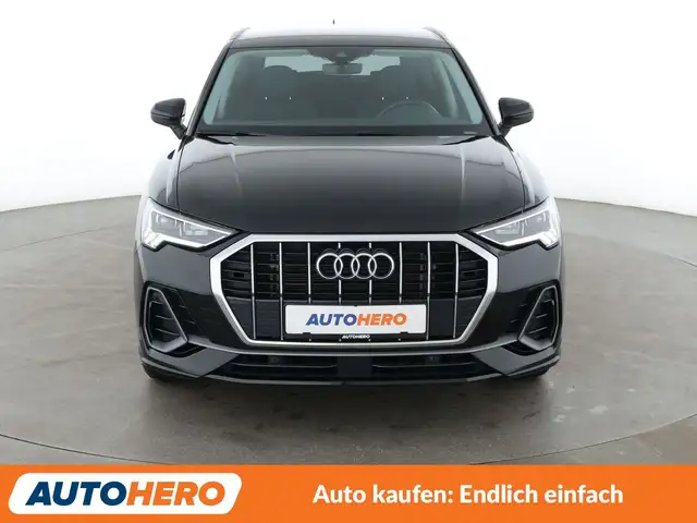 Audi Q3 view 9